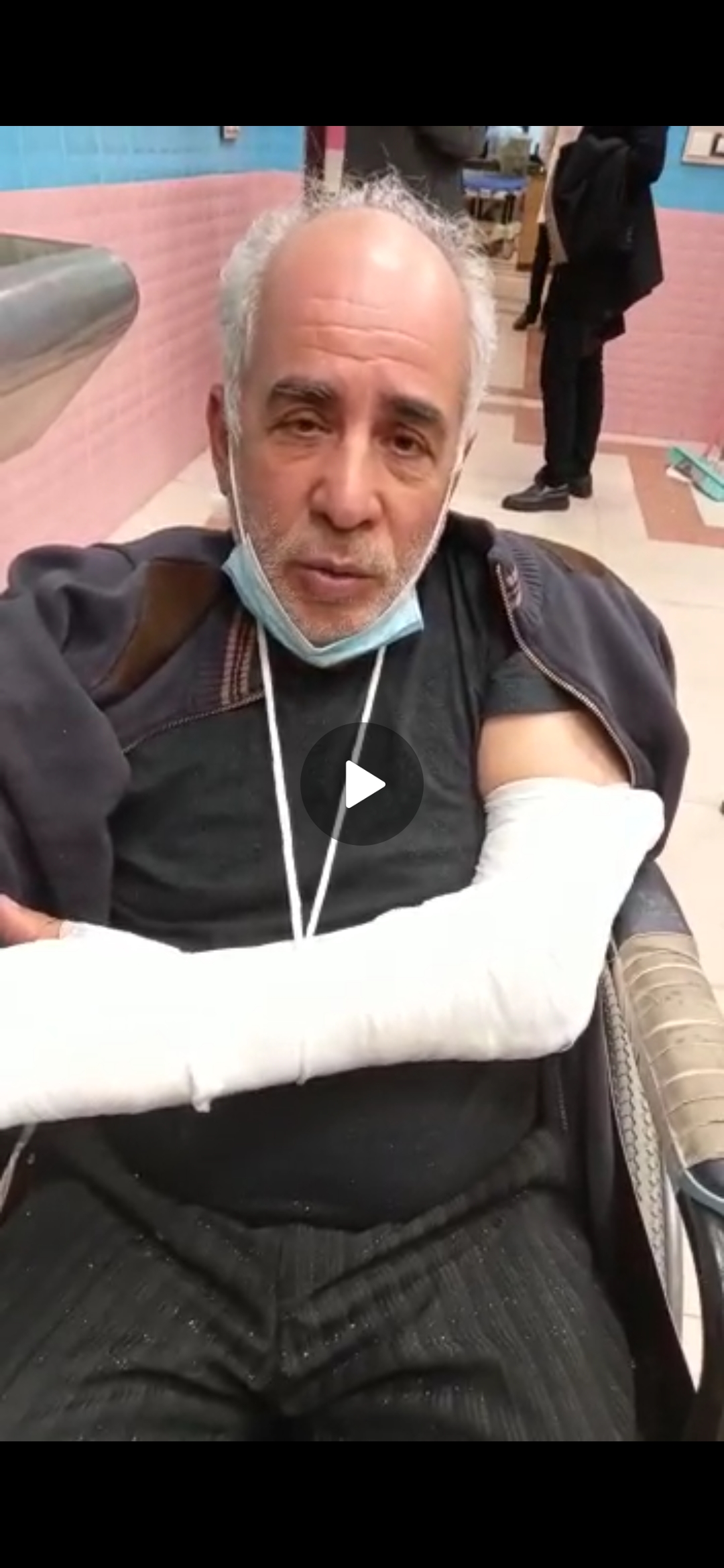 حمله اراذل و اوباش با سلاح سرد به رئیس اتحادیه طلاو جواهرات لرستان+فیلم