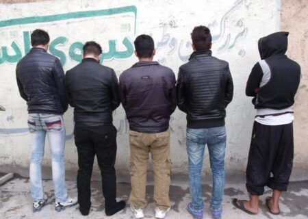 دستبند پلیس بر دستان ۵ خرده فروش موادمخدر در کوهدشت