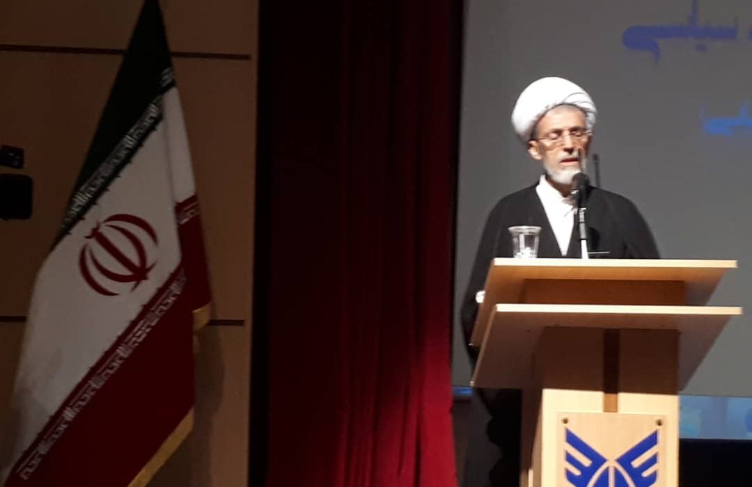 نماینده مردم لرستان در مجلس خبرگان: امروز بزرگترین تکلیف انسان خودسازی است