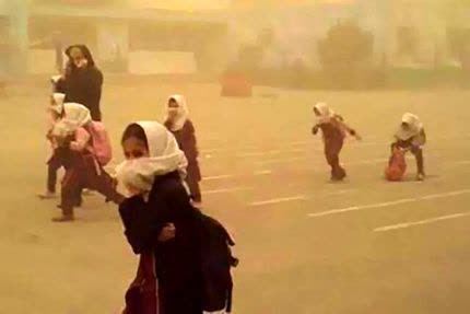 آلودگی هوا برخی مدارس سه شهر لرستان را نیمه تعطیل کرد