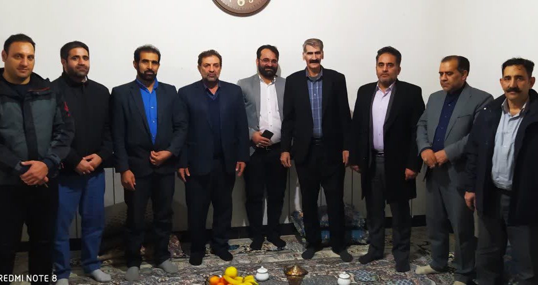دیدار مدیرکل ورزش و جوانان استان با خانواده دروازه بان تیم ملی فوتبال