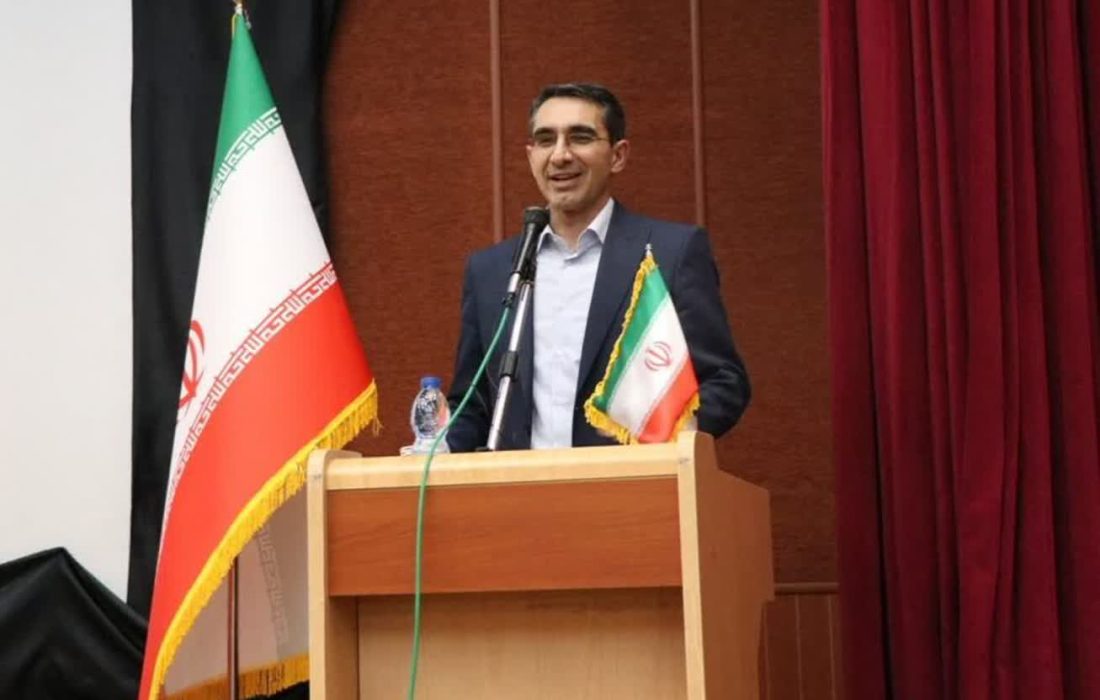 لباس خادمی فرهنگیان و دانش آموزان را برتن کردهام