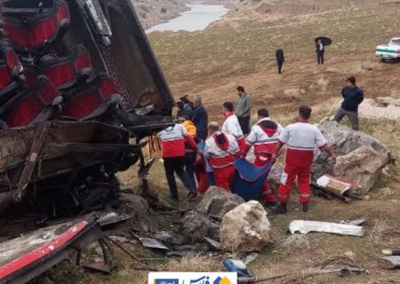 تشکیل پرونده قضایی در رابطه با سقوط اتوبوس در پلدختر