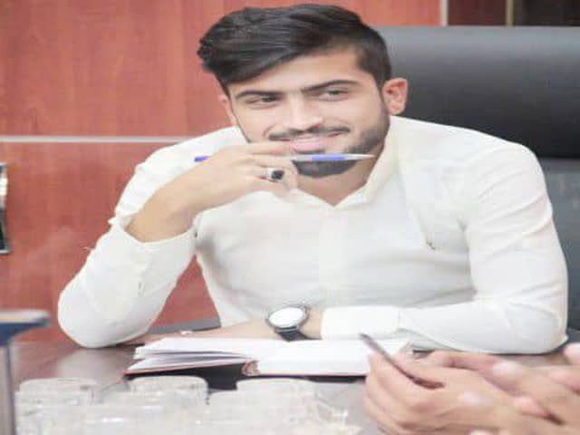 بخشش در مسیر علم: اهدای ۱۰۰ کیف و لوازم تحریر به دانش‌آموزان استان فارس توسط گروه جهادی رهپویان نجم